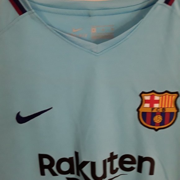 Nike Barcelona, Coutinho replica Jersey size youth XL, sky blue color dry fit - Picture 2 of 6